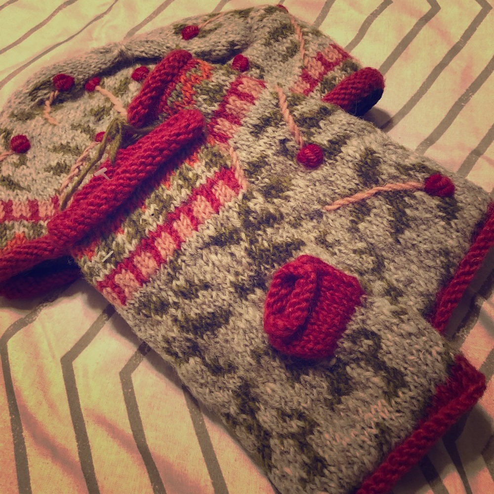 Lost horizon brand new gloves and beanie.